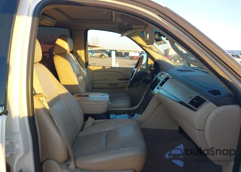 2009 Cadillac Escalade Standard from USA, damaged, VIN 1GYFK23239R110105